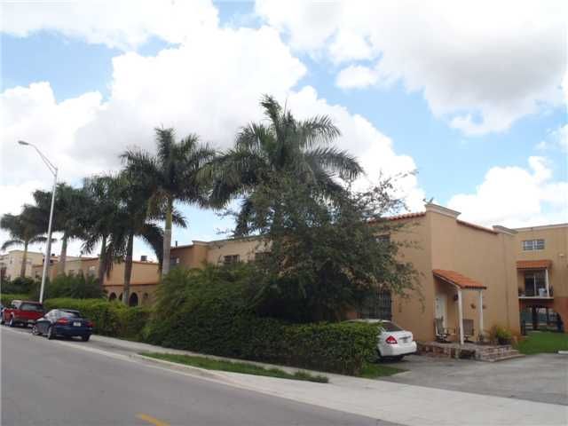 1305 W 53rd St Apt 428, Hialeah, FL 33012