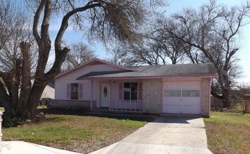 807 E Martindale Rd, Seguin, TX 78155