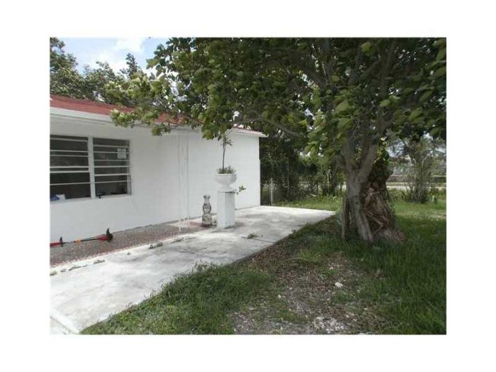 3801 SW 26TH ST, Hollywood, FL 33023