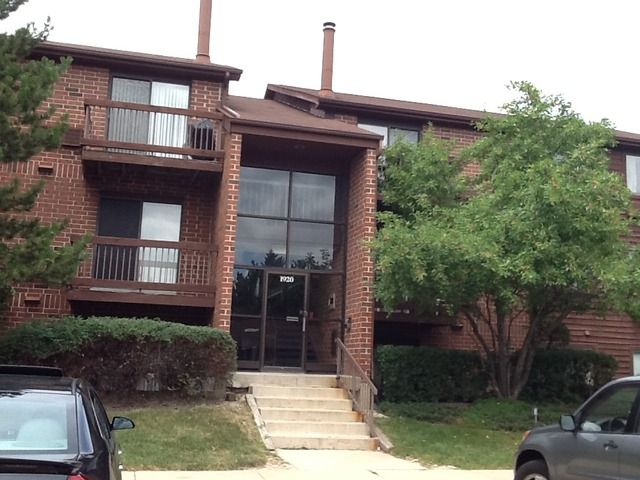 1920 Country Dr Apt 302, Grayslake, IL 60030