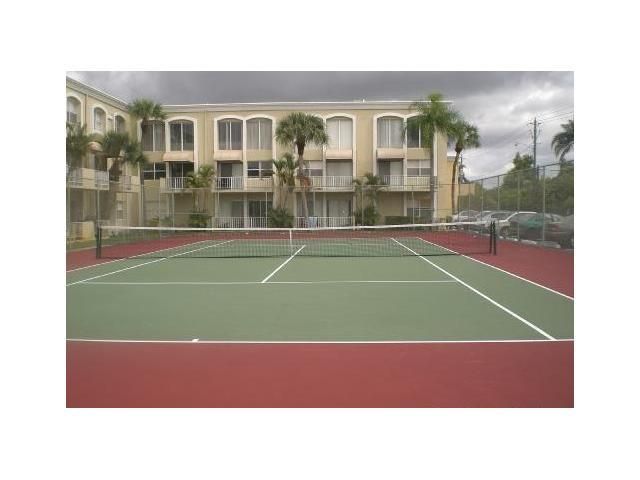 18111 NW 68 AV # H-102, Hialeah, FL 33015