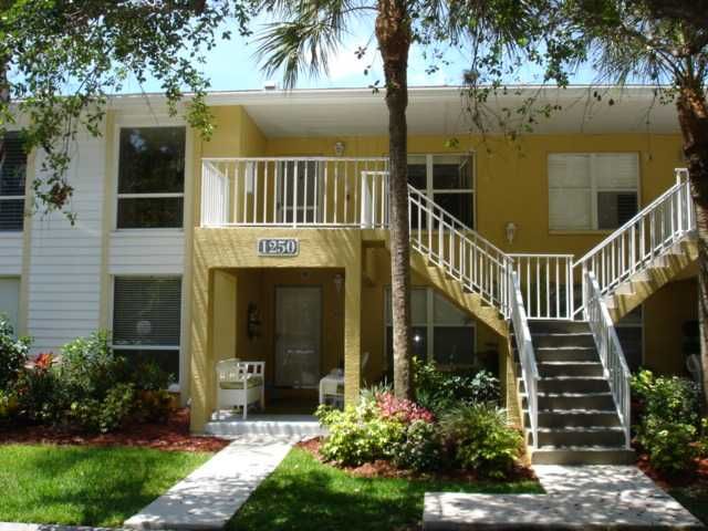 1250 Yesica Ann Cir Apt 203, Naples, FL 34110