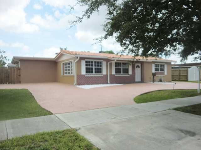 17821 NW 82 AV, Hialeah, FL 33015