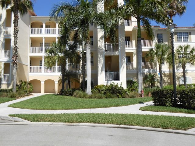 4883 Hampshire Ct Apt 104, Naples, FL 34112