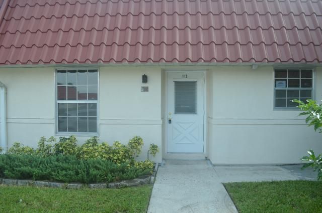 112 Amherst Ln, Lake Worth, FL 33467