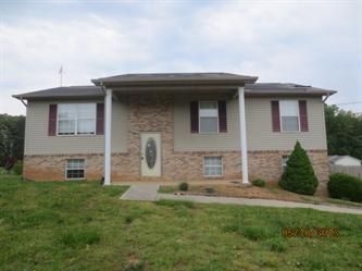 4570 Clifton Ln, Strawberry Plains, TN 37871