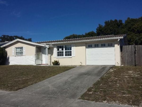 5521 Riddle Rd, Holiday, FL 34690