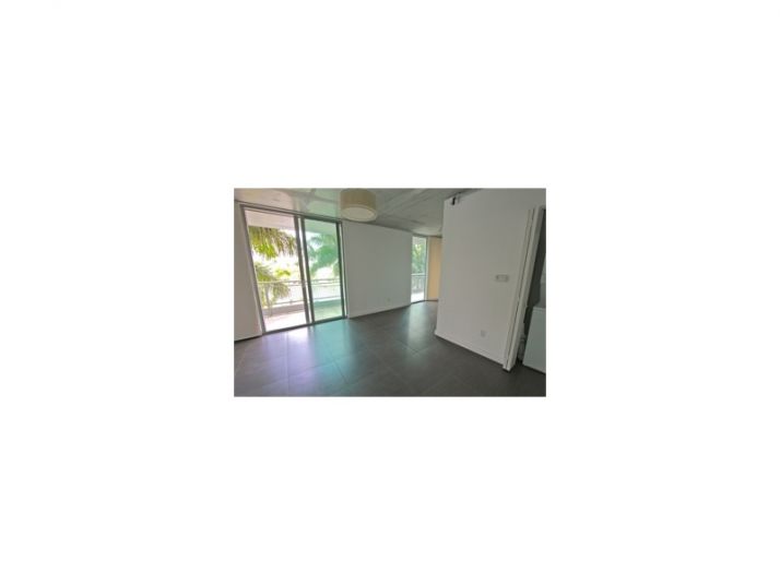 690 SW 1 CT # 307, Miami, FL 33130