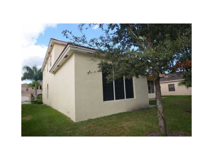 8690 CLUB ESTATES WY, Lake Worth, FL 33467