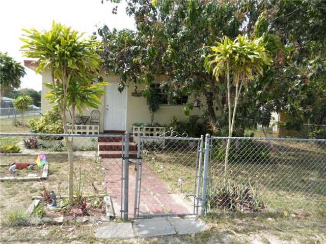 5734 MCKINLEY ST, Hollywood, FL 33021