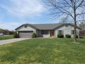 190 Charles Dr, Franklin, OH 45005