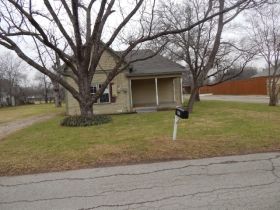 802 Barber Avenue, Cleburne, TX 76031