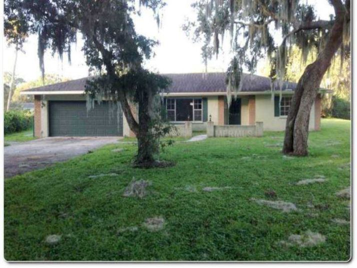 8103 Lake Dr, Palmetto, FL 34221