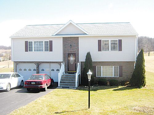 2237 Stoverstown Rd., Spring Grove, PA 17362