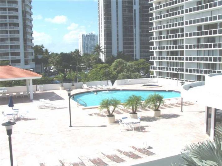 20515 E COUNTRY CLUB DR # 448, Miami, FL 33180