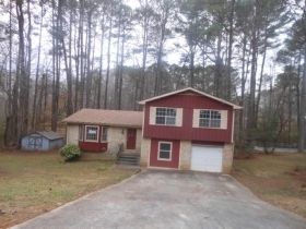 585 Brent Ct, Stone Mountain, GA 30087