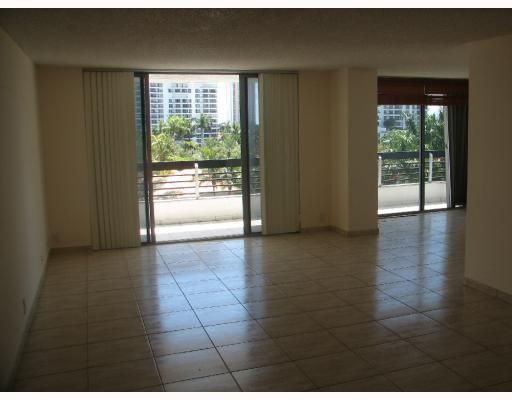 3500 MYSTIC POINTE DR # 508, Miami, FL 33180