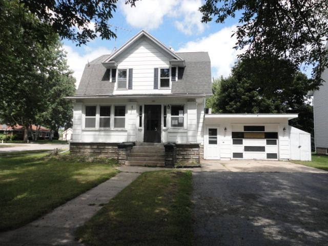 303 Pierce St, Randolph, WI 53956