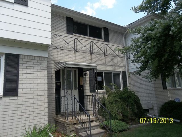 196 N Christine Cir Unit E, Mount Clemens, MI 48043