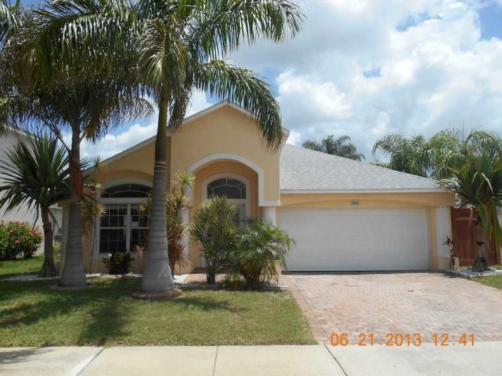 680 Sunset Lakes Dr, Merritt Island, FL 32953