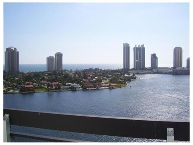 3600 MYSTIC POINTE DR # 17/18, Miami, FL 33180