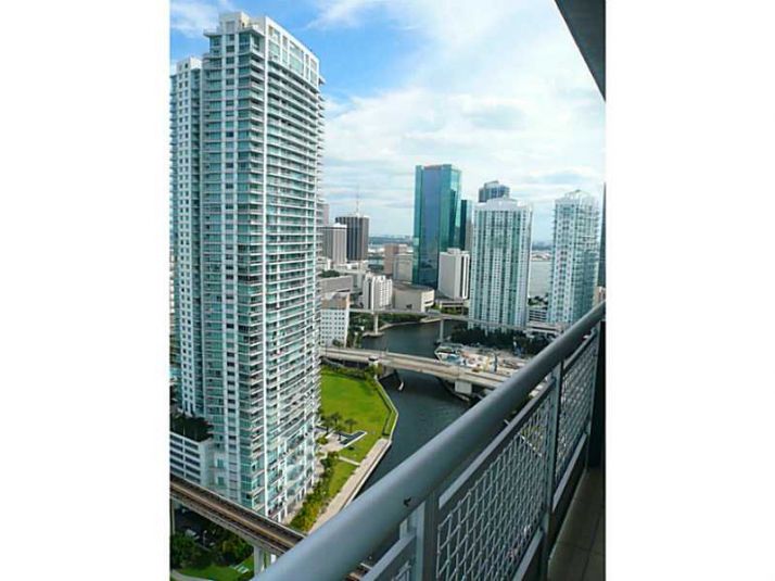 690 SW 1 CT # PHII13, Miami, FL 33130