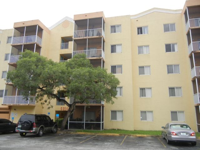 2241 S Sherman Cir Apt C410, Hollywood, FL 33025