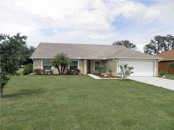 35 Country Club Ln, Mulberry, FL 33860