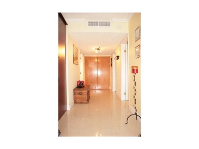 8777 COLLINS AV # 207, Miami Beach, FL 33141