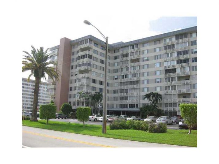 4350 HILLCREST DR # 405, Hollywood, FL 33021