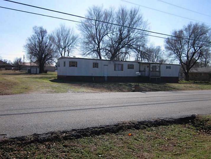 201 SW HUNTINGTON ST, Gravette, AR 72736