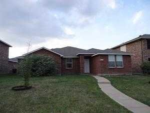 1041 Bumble Bee Dr, Lancaster, TX 75134