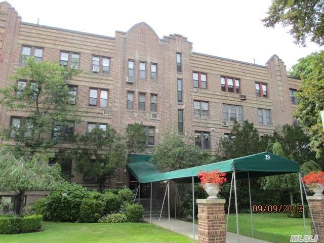 29 Woodmere Blvd Apt 3b, Woodmere, NY 11598