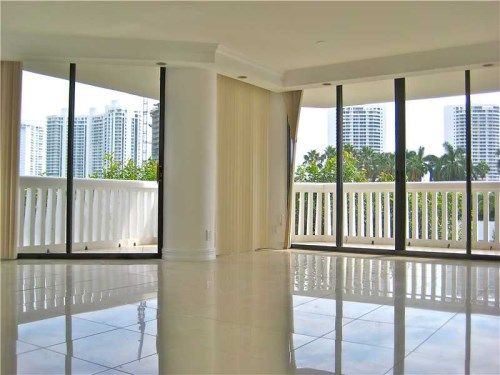 1000 ISLAND BL # 504, North Miami Beach, FL 33160