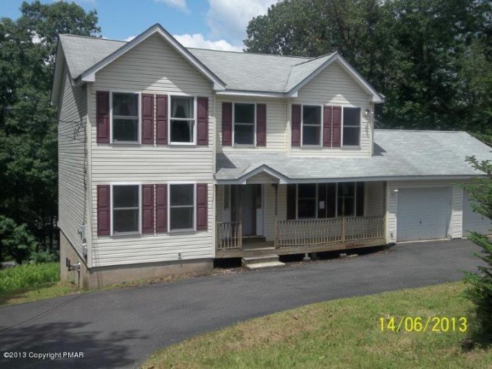 28 Tanbark Ln, Tannersville, PA 18372