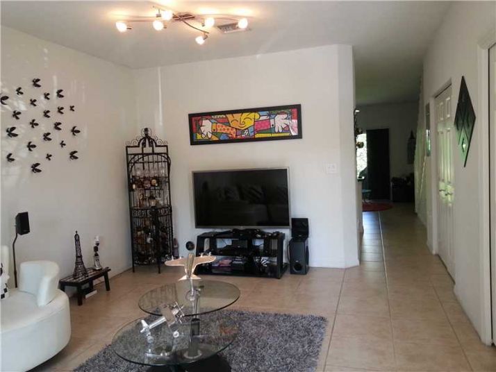 5707 NW 114 CT # 109, Miami, FL 33178