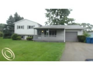 1467 Houston Dr, Swartz Creek, MI 48473