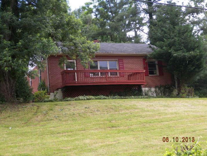 136 Dale Rd, Troutville, VA 24175