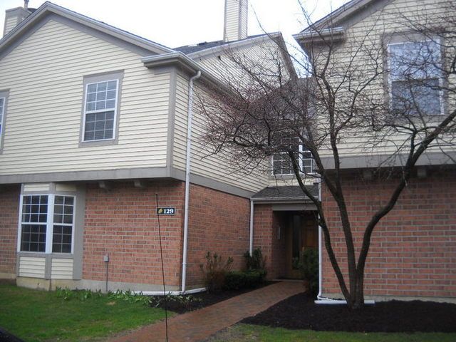 129 White Oak Ct Apt 4, Schaumburg, IL 60195