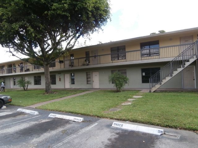 5025 Palm Hill Dr Apt Q275, West Palm Beach, FL 33415