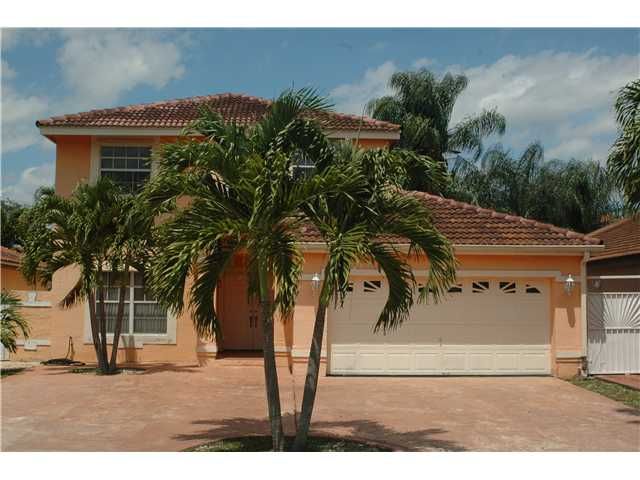 8229 NW 200 TE, Hialeah, FL 33015