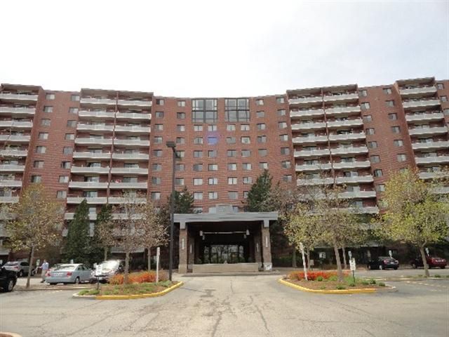 21 Kristin Dr Unit 630, Schaumburg, IL 60195