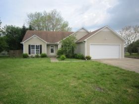 124 Oakdale Dr, Oakfield, TN 38362