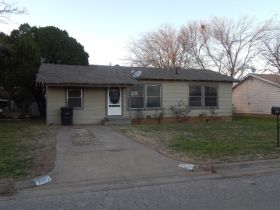 530 Euclid Avenue, Cleburne, TX 76033