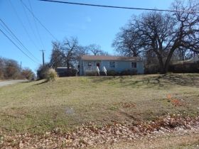 648 E Columbia Dr, Azle, TX 76020