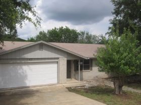 413 Earl Dr, Kerrville, TX 78028