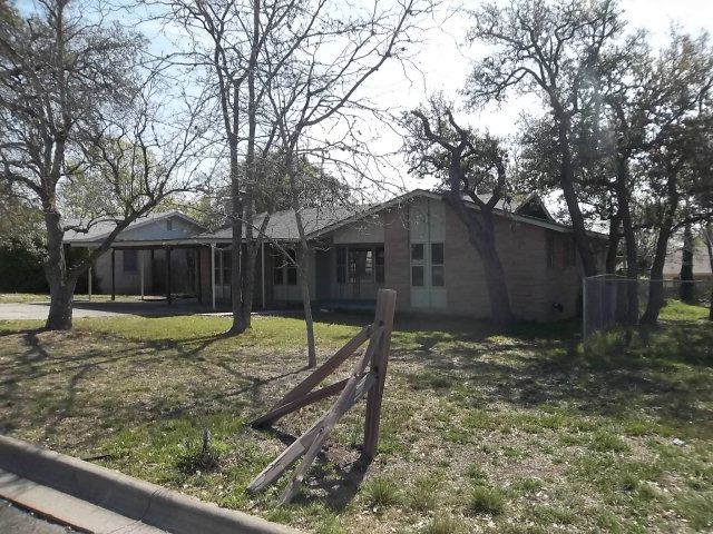 1003 Temple Dr, Kerrville, TX 78028