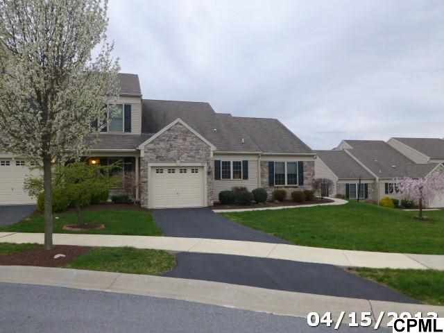 727 Creekside Dr, Hummelstown, PA 17036