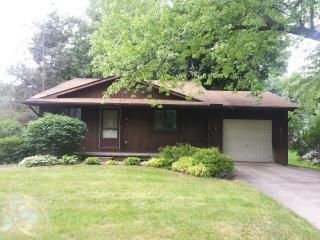 3778 Edgecrest St, West Bloomfield, MI 48324