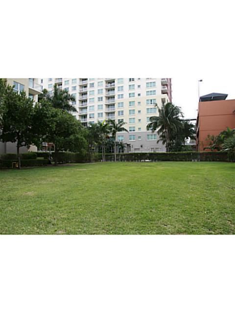 2000 N BAYSHORE DR # 327, Miami, FL 33137